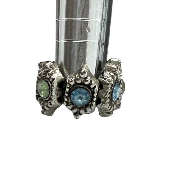 VINTAGE STRETCH RING W BLUE, GREEN & YELLOW CRYSTALS SET IN DARKENED SILVER - Picture 9 of 16